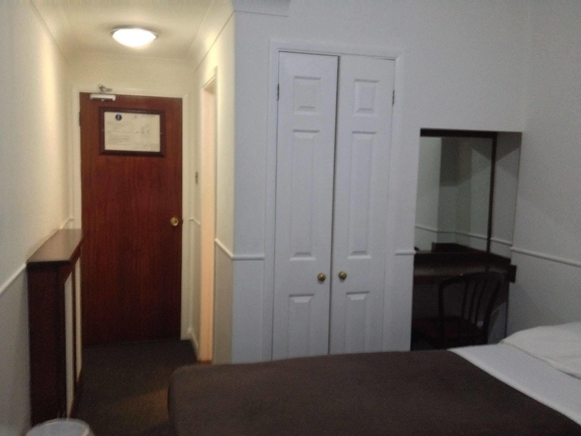 ลอนดอน คอนติเน็นตัล โฮเต็ล Hotel ภายนอก รูปภาพ