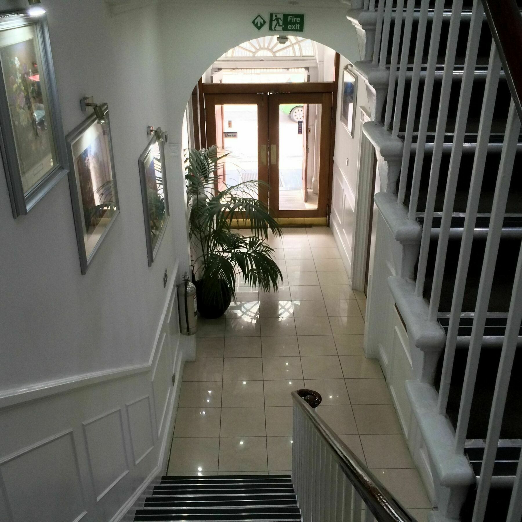 ลอนดอน คอนติเน็นตัล โฮเต็ล Hotel ภายนอก รูปภาพ