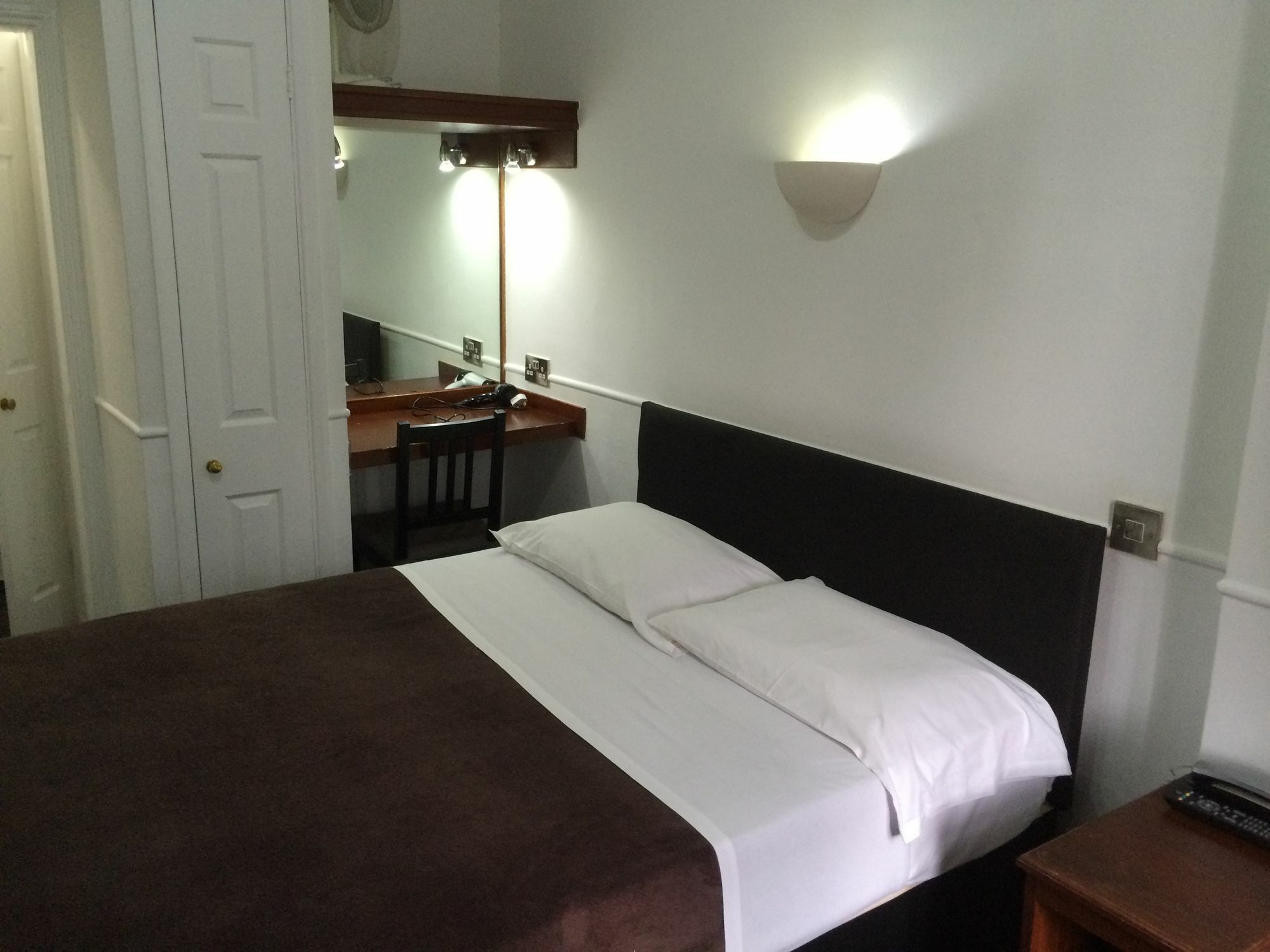 ลอนดอน คอนติเน็นตัล โฮเต็ล Hotel ภายนอก รูปภาพ