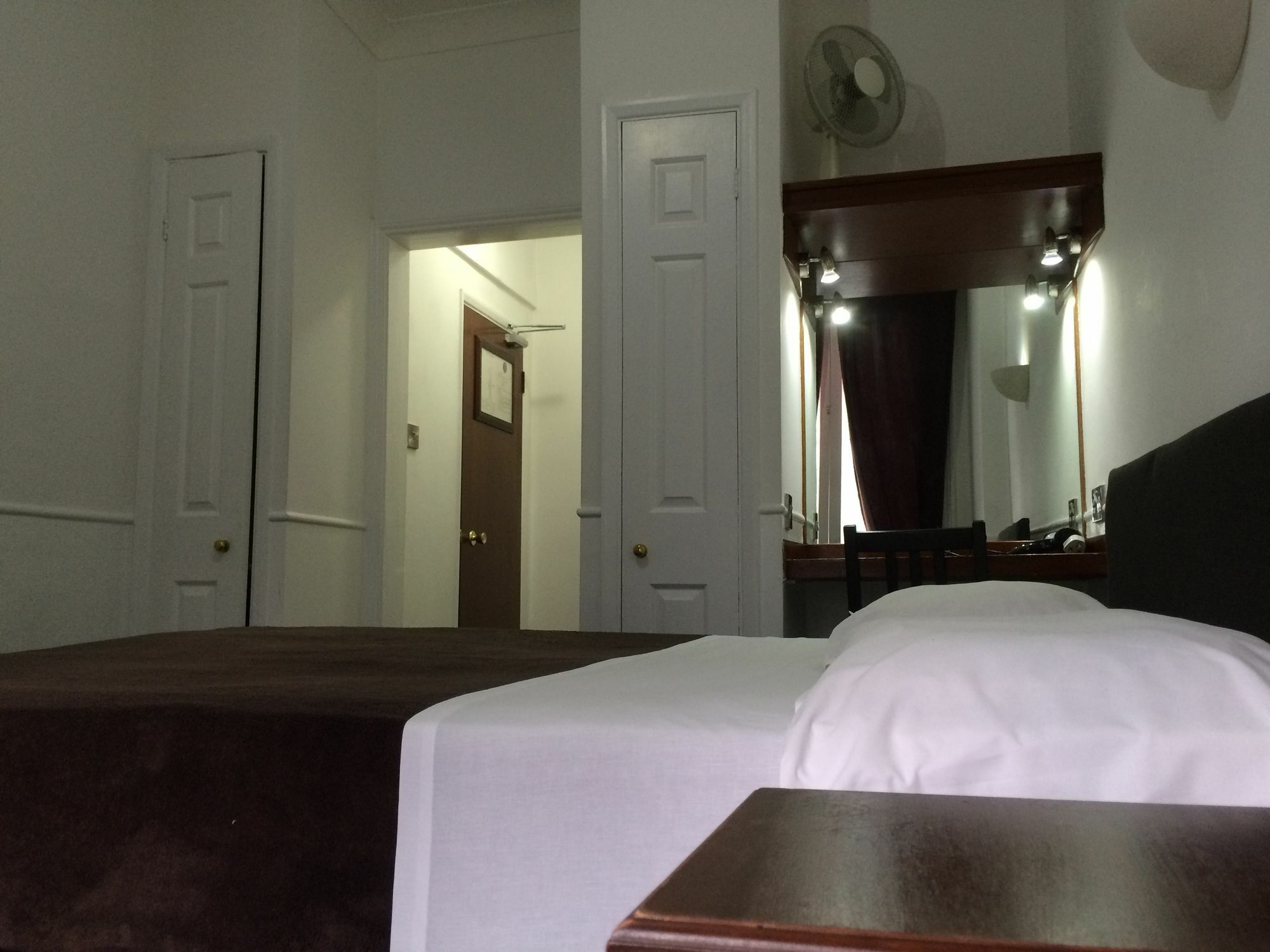 ลอนดอน คอนติเน็นตัล โฮเต็ล Hotel ภายนอก รูปภาพ